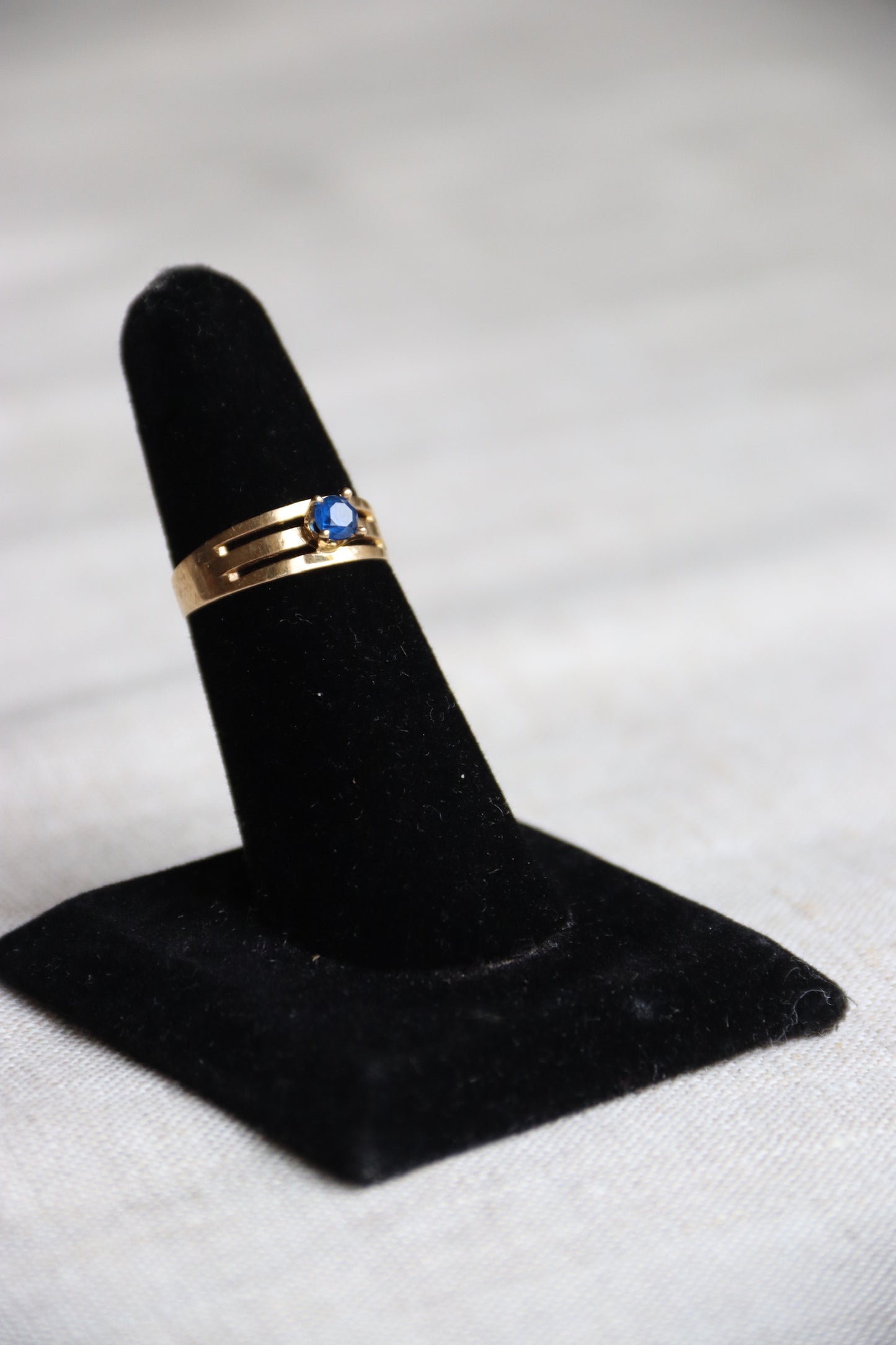 10K Spinel Contemporary Style Solitaire Ring