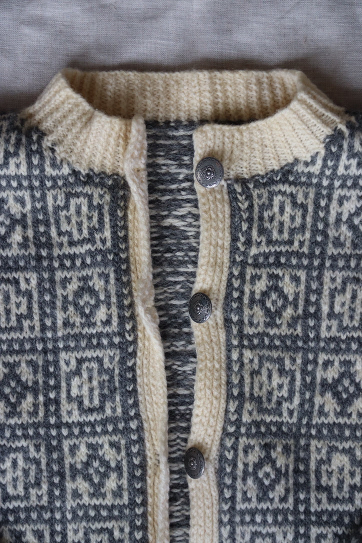 Vintage Grey and White Patterned Sweater
