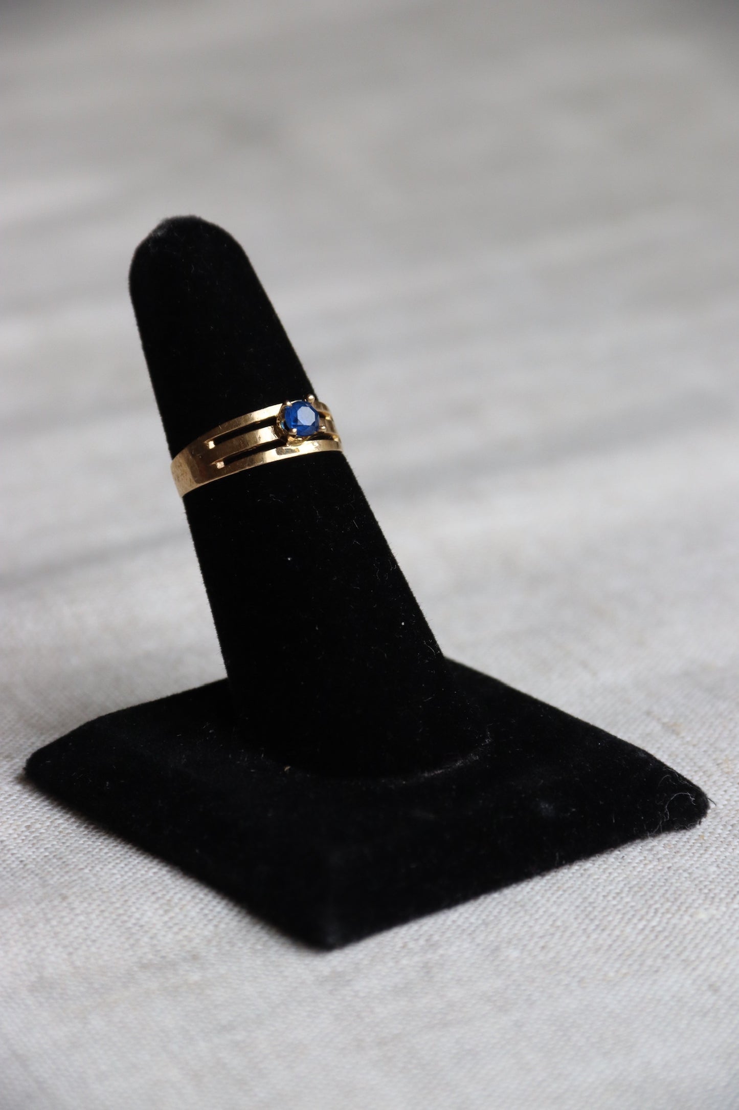 10K Spinel Contemporary Style Solitaire Ring