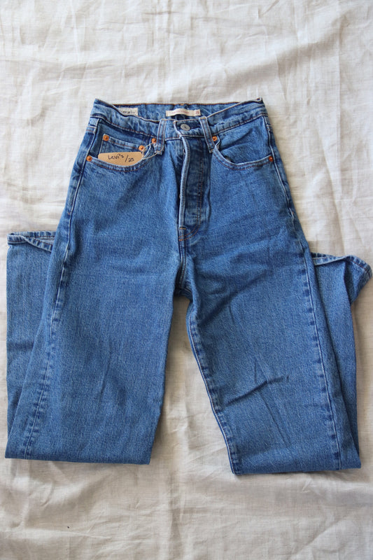Levis Straight Leg Jeans