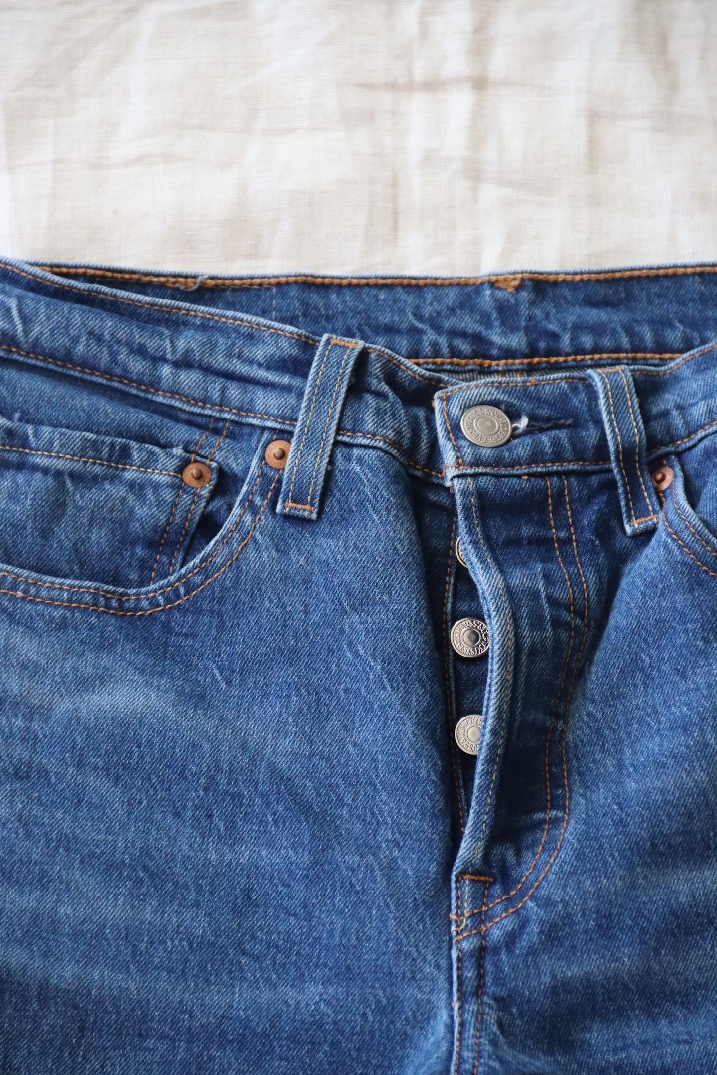 Levis 501 Blue Jeans - 26