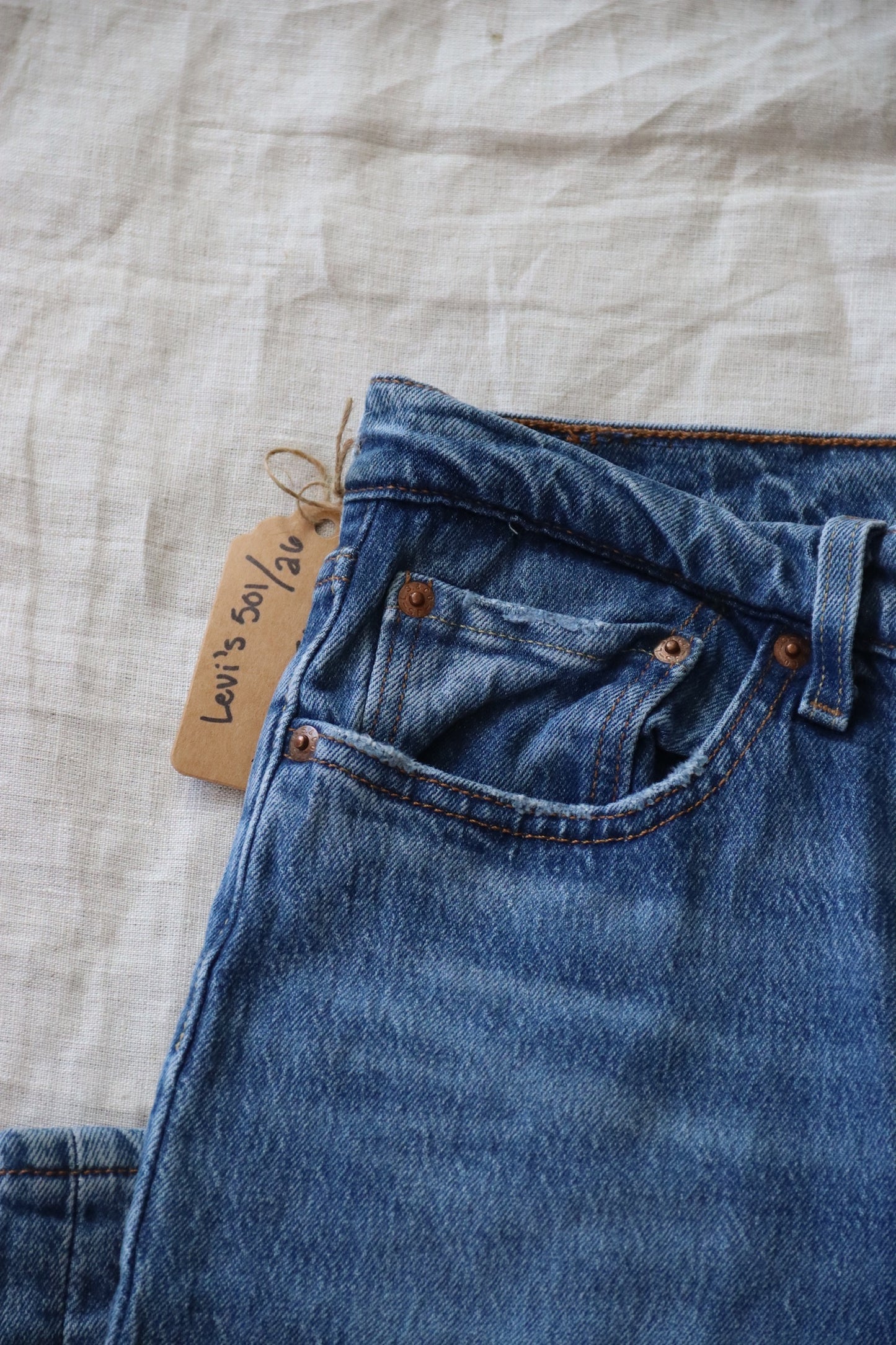 Levis 501 Medium Wash Blue Jeans - 26