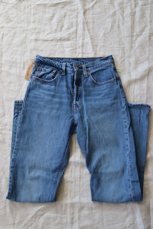 Levis 501 Medium Wash Blue Jeans - 26