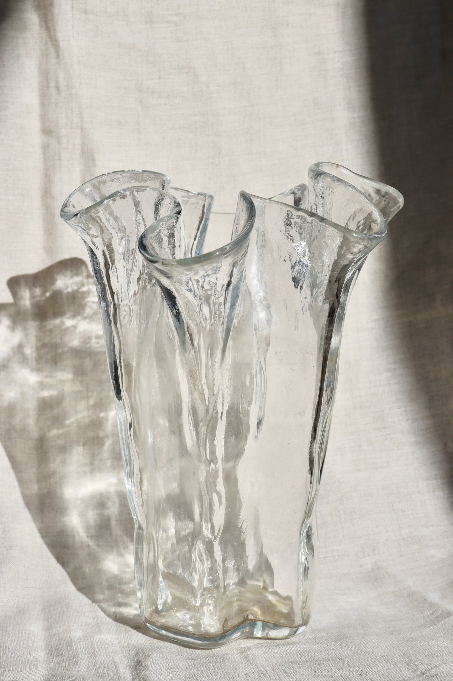 Vintage Muurla "Eva" ruffled handkerchief art glass vase from Finland