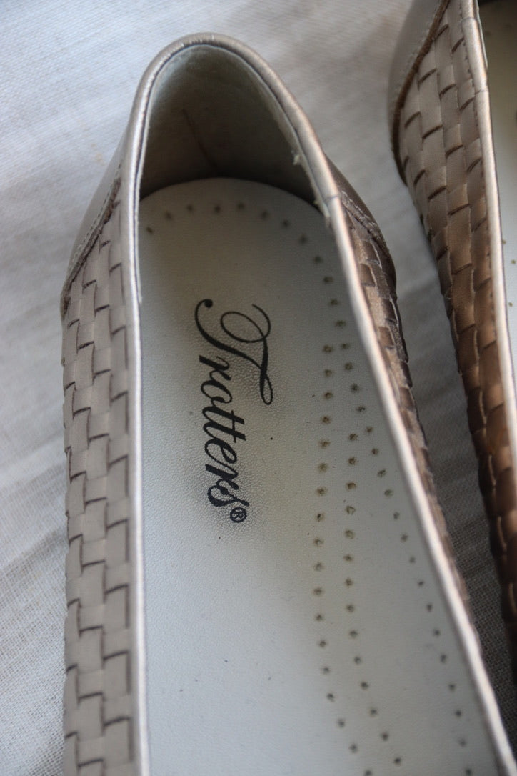 Trotters Woven Flats