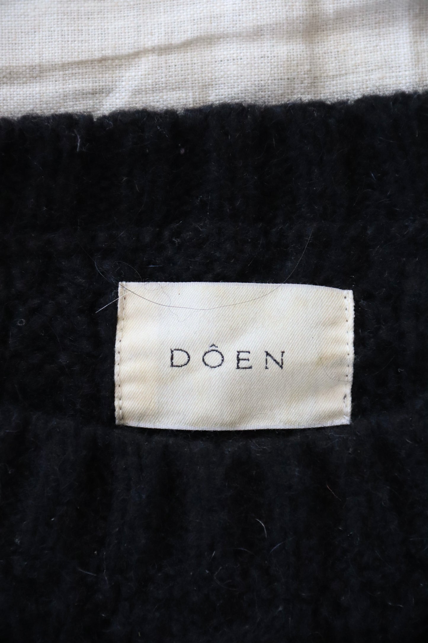 Doen Black Puffed Sleeve Sweater