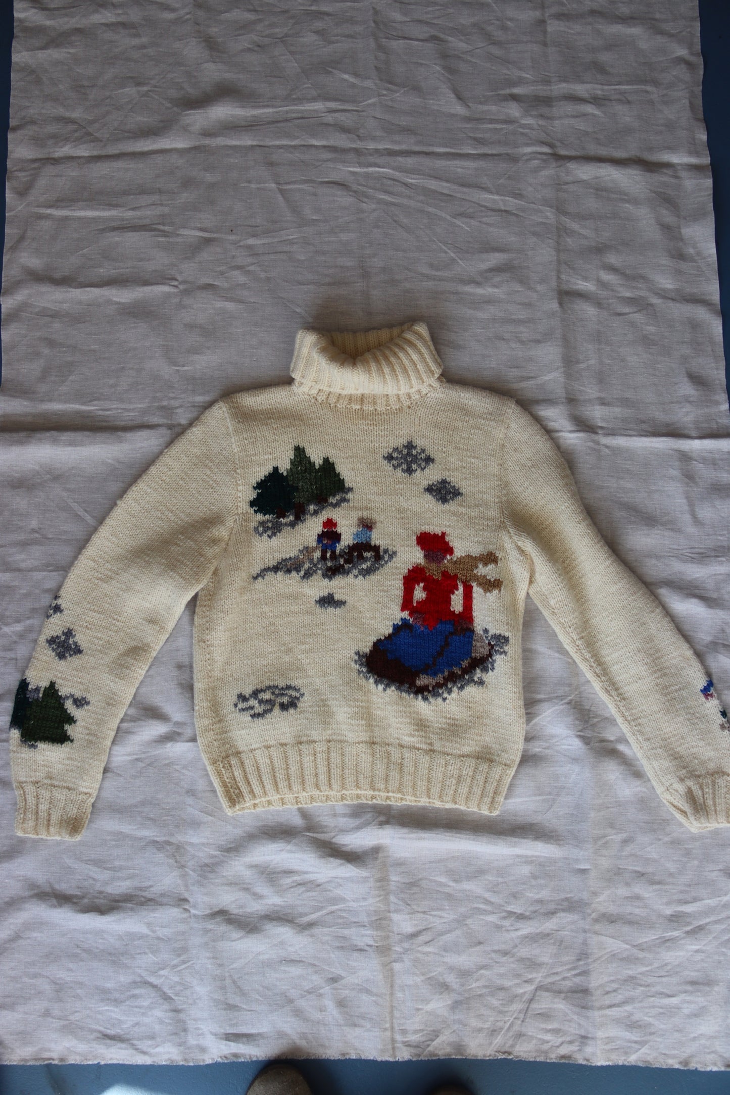 Vintage 60s White Turtleneck Sweater with Skiers