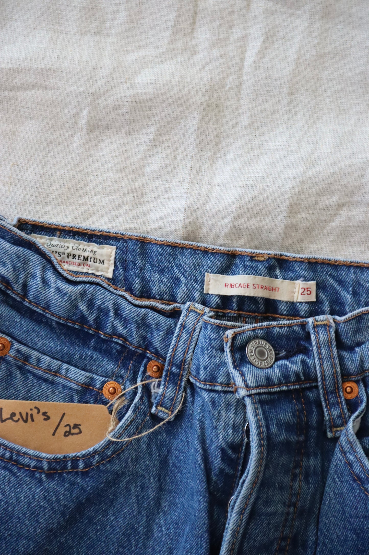 Levis Straight Leg Jeans