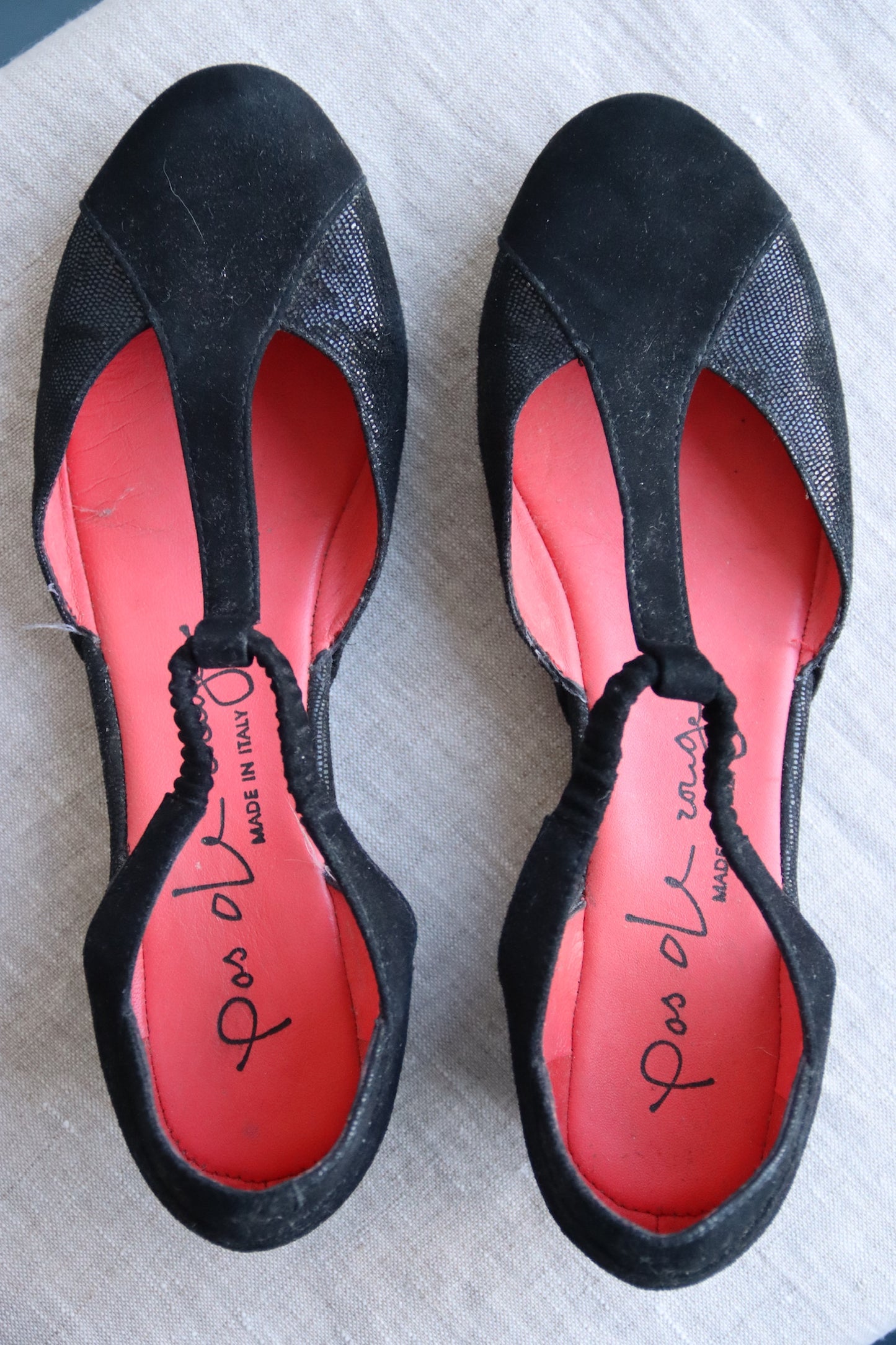 Pas De Rouge Black Sandals