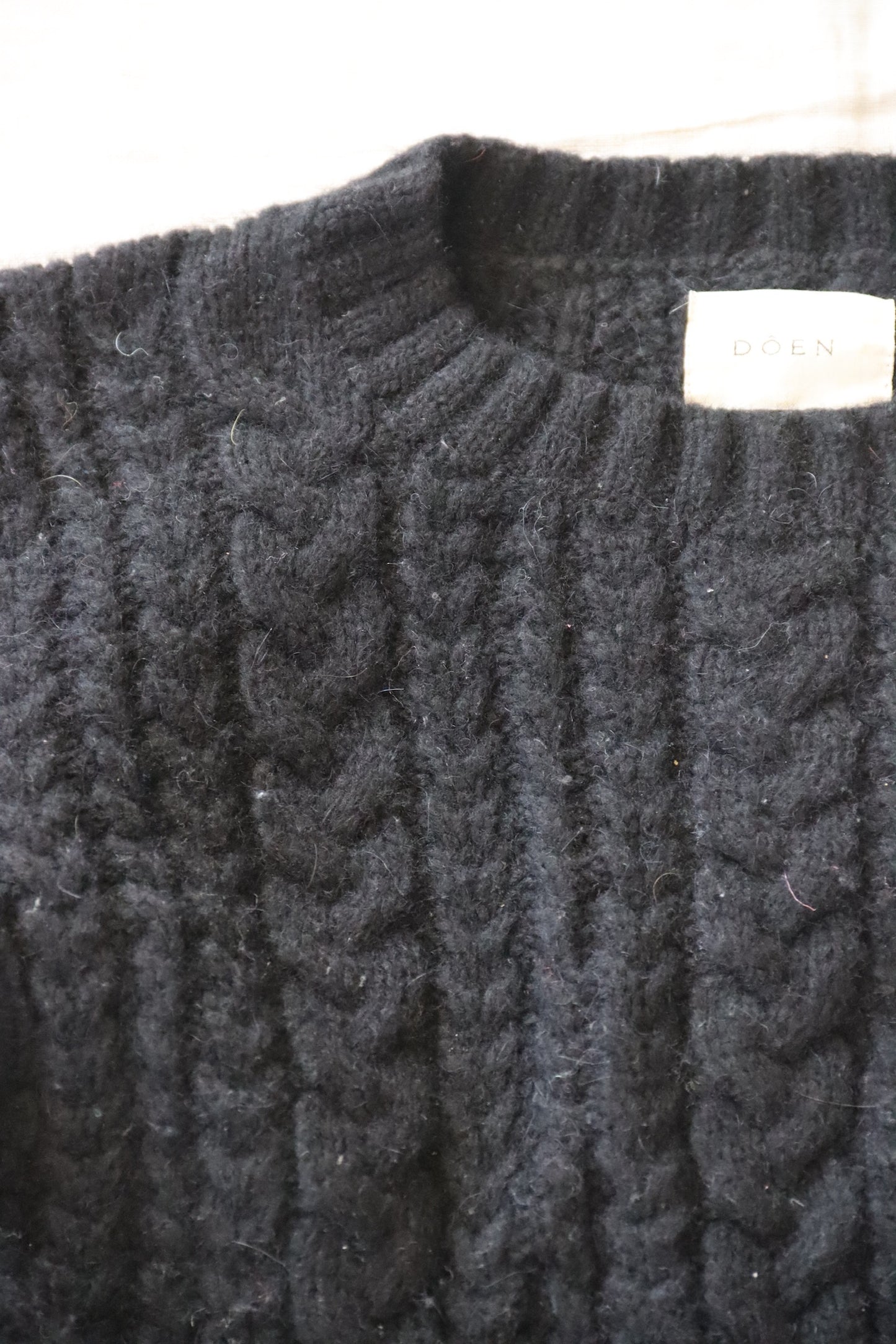 Doen Black Puffed Sleeve Sweater