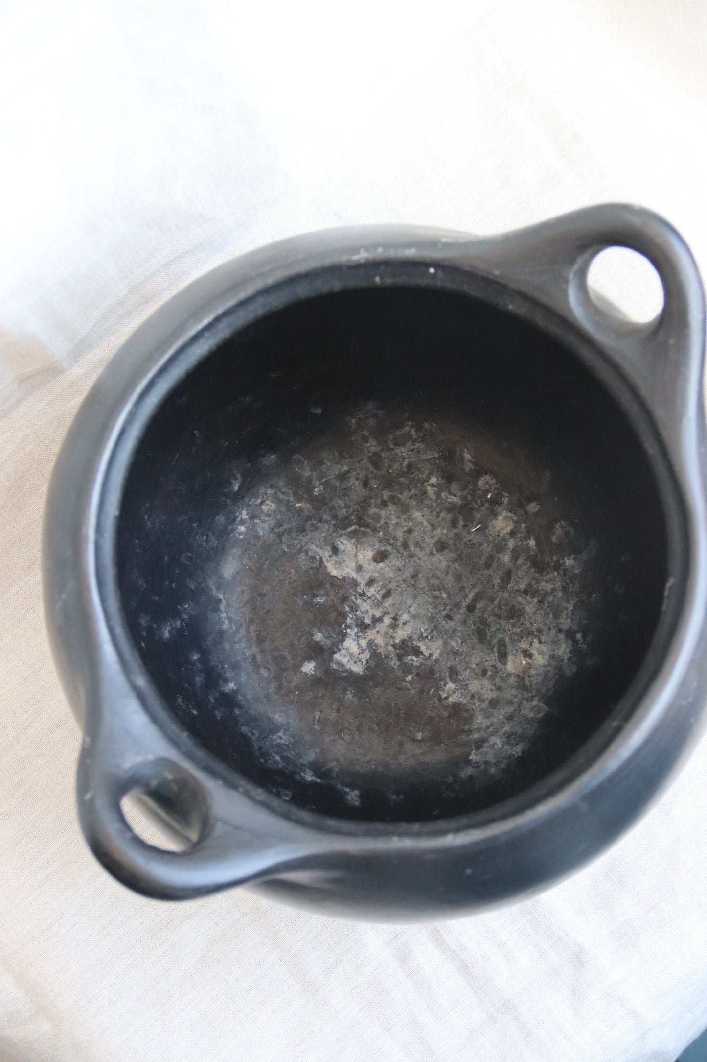 Round Black Stoneware Pot with Lid