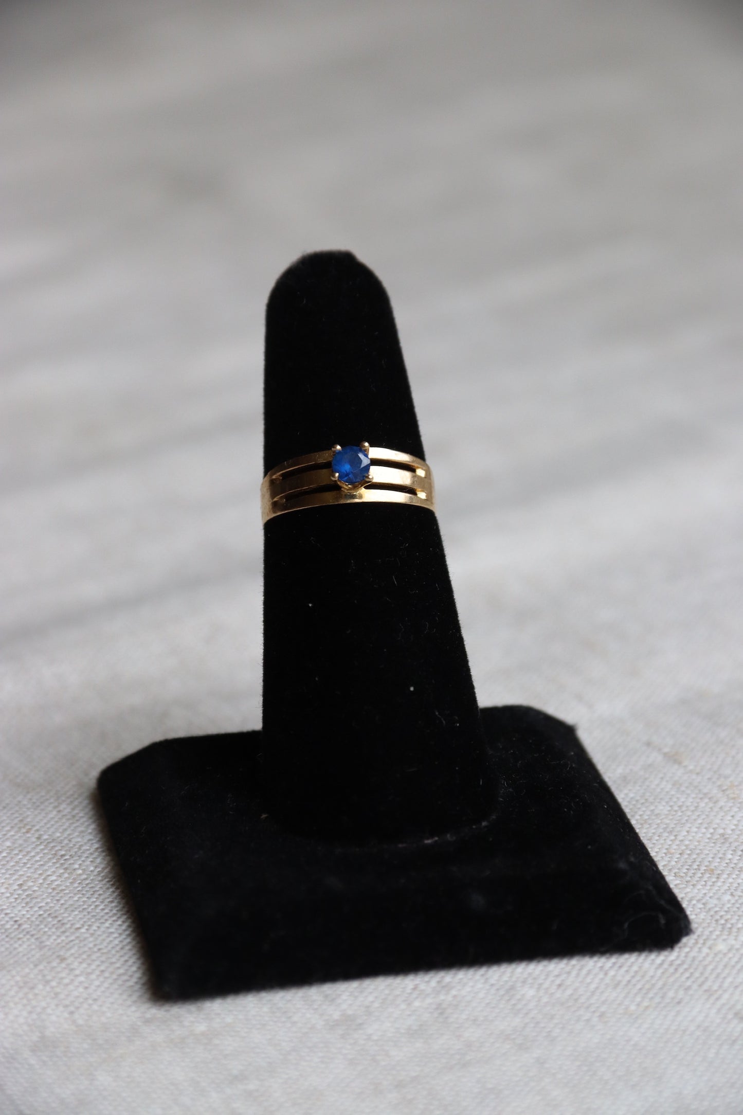 10K Spinel Contemporary Style Solitaire Ring