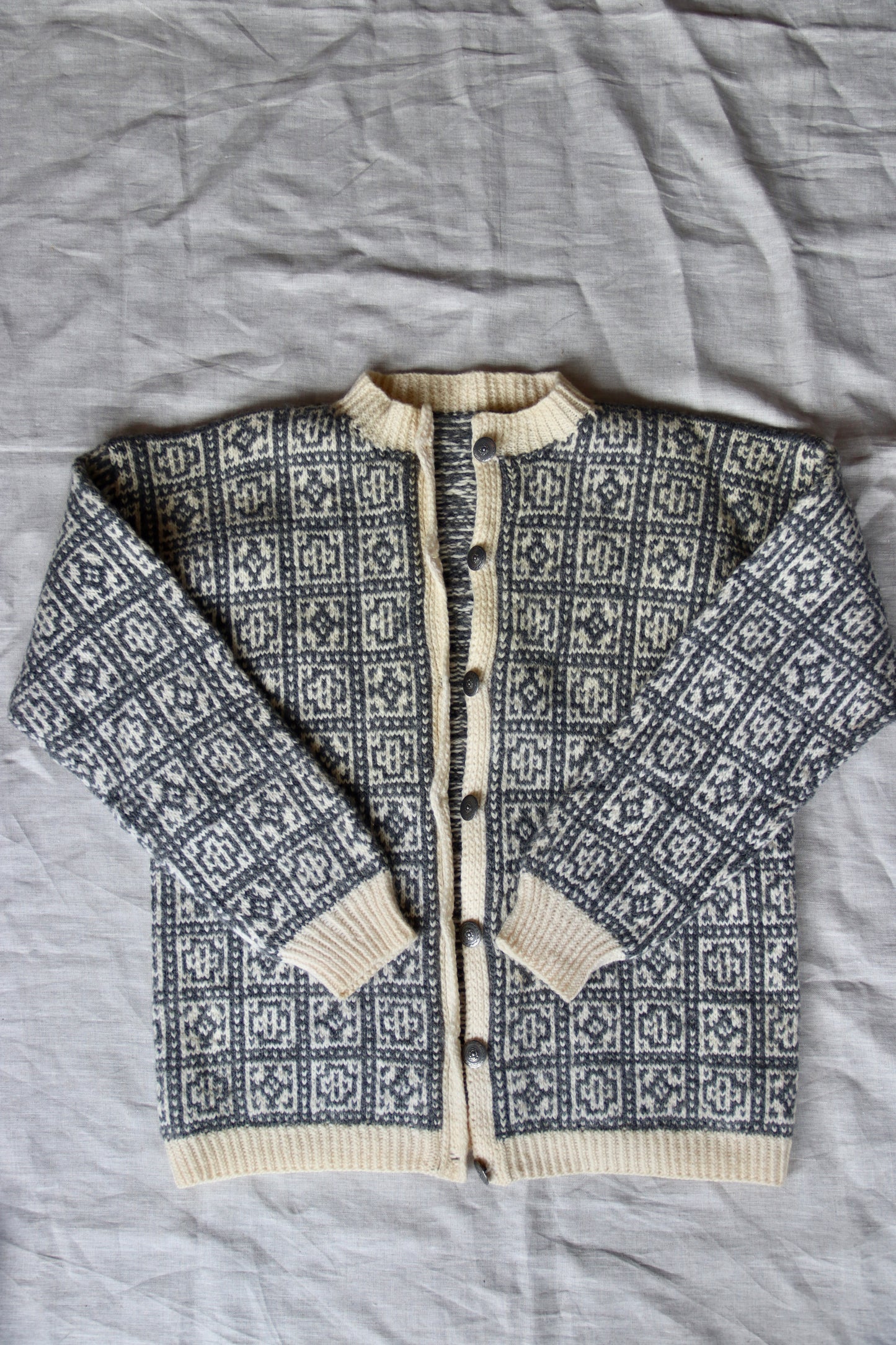 Vintage Grey and White Patterned Sweater