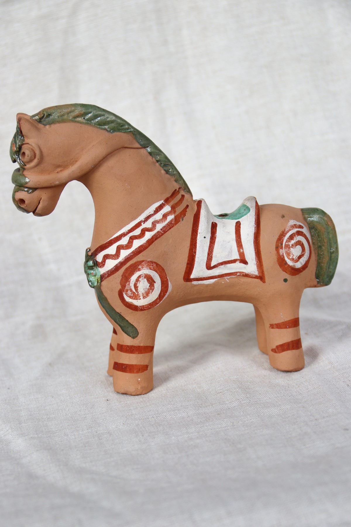 traditional hand-painted Peruvian pottery Caballo de Pucara horse figurine