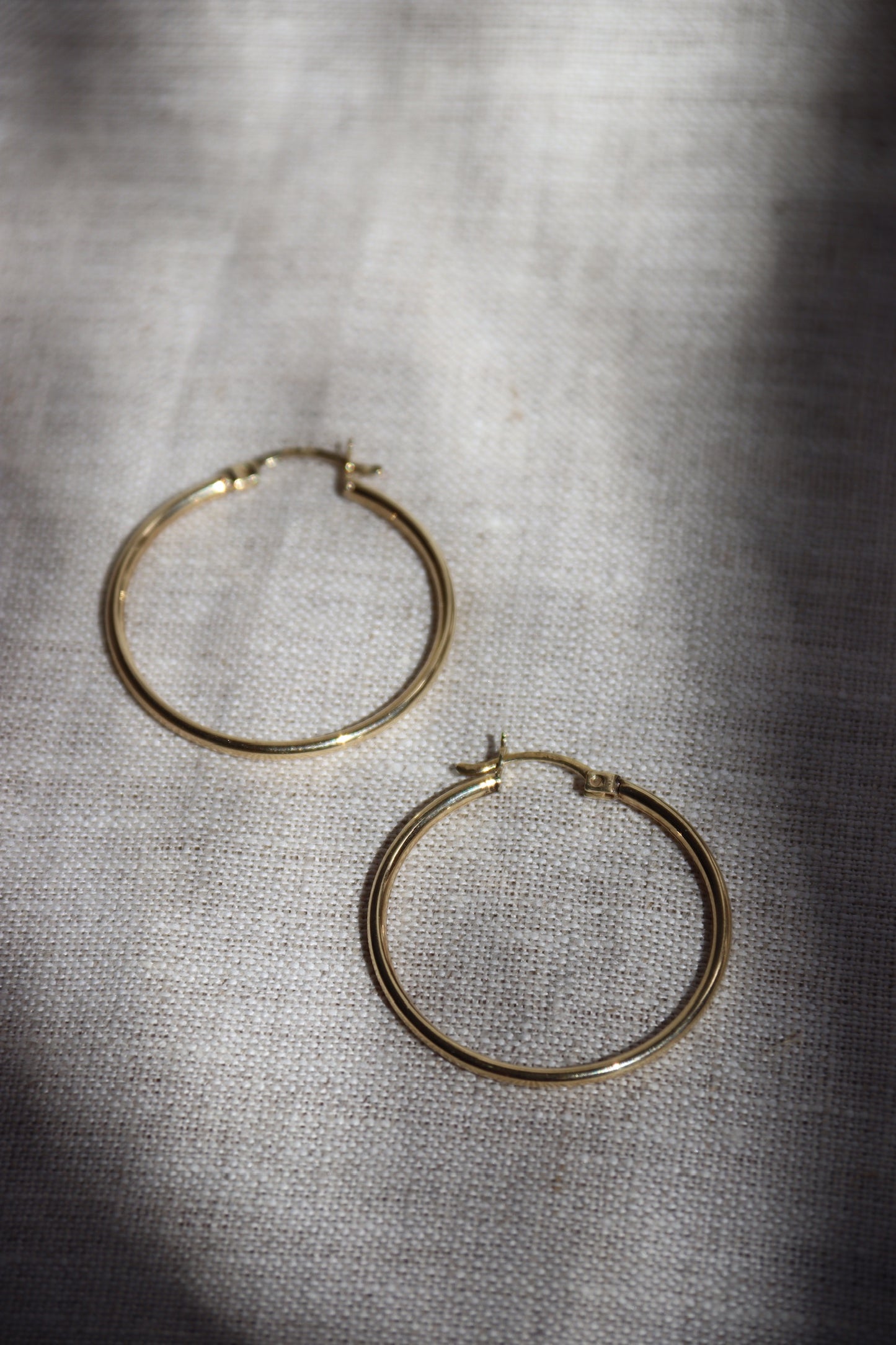 14k Yellow Gold Hoop Earrings - Medium