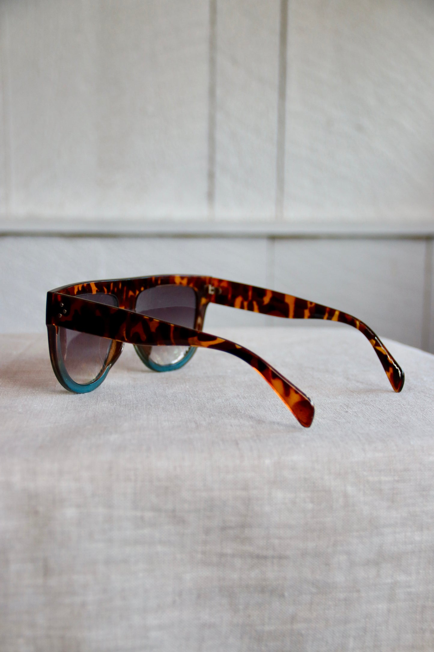 Unbranded Tortoise Shell and Turquoise Sunglasses