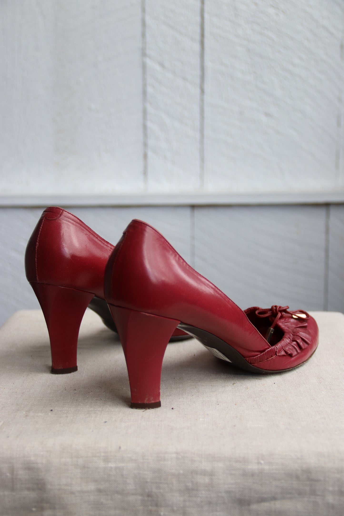Marc Jacobs Burgundy Leather Ruffle Heels