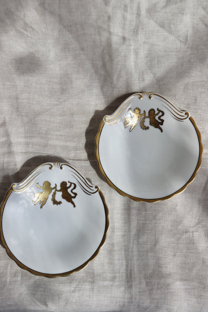 Set of 2 White Porcelain Shell Dishes with Cherubs and Gilding