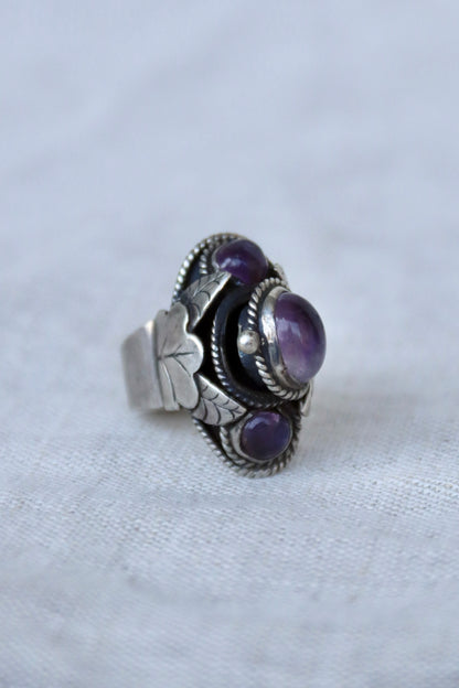 Mexican Sterling Silver Poison Ring with Amethyst