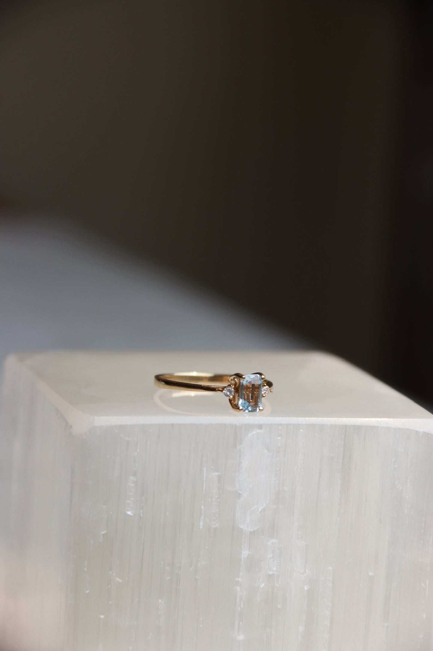 yellow gold aquamarine and diamond ring - 14k