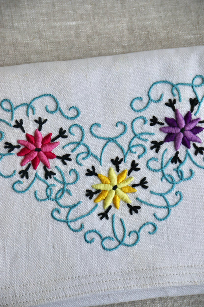 White Embroidered Floral Clutch