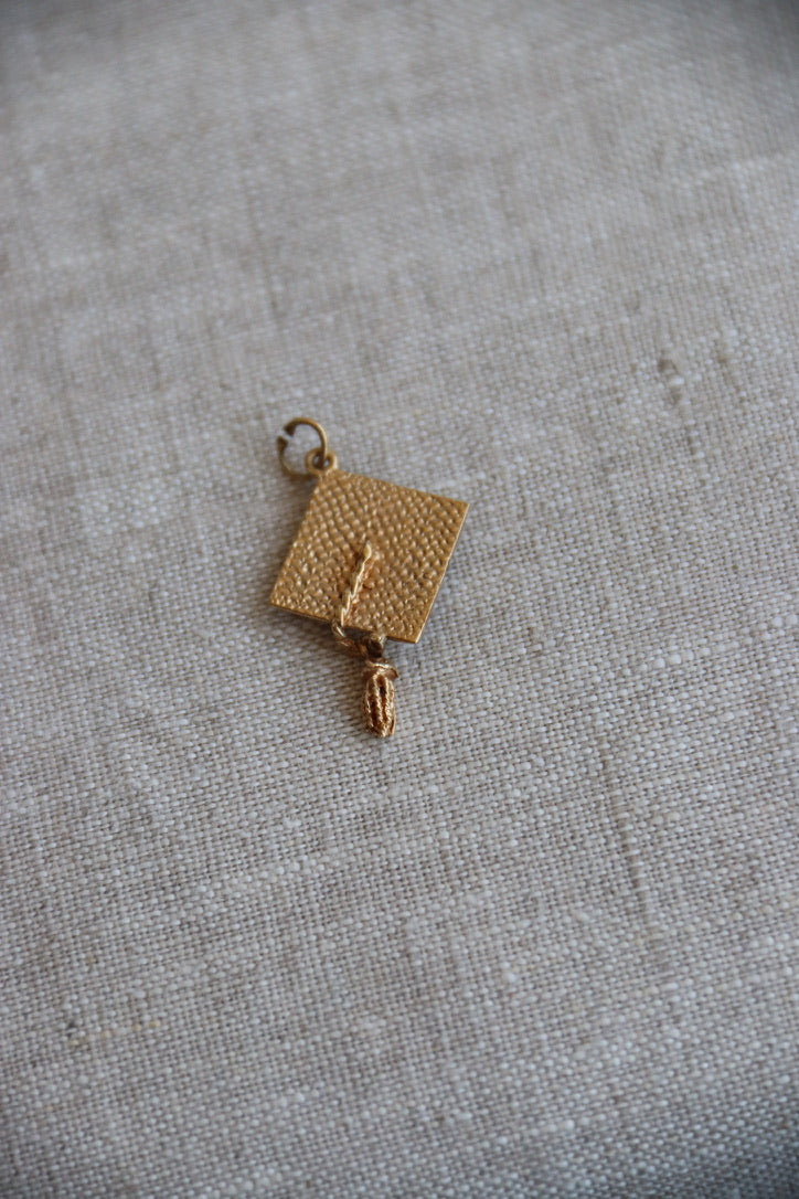 Graduation cap pendant - 14K