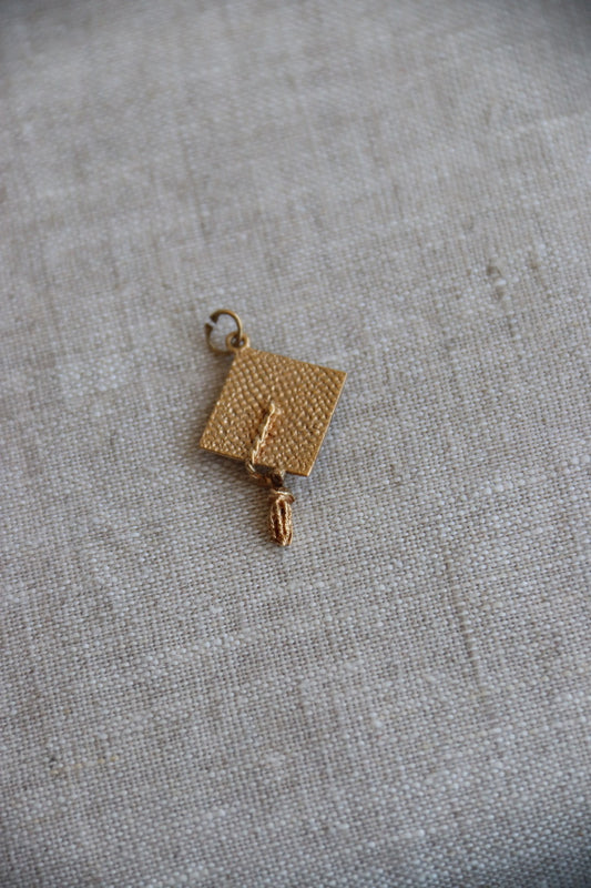 Graduation cap pendant - 14K