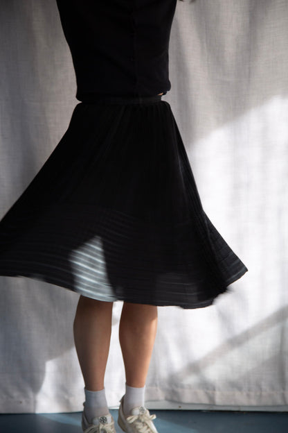 Laura Biagiotti Black Silk Pleated Skirt