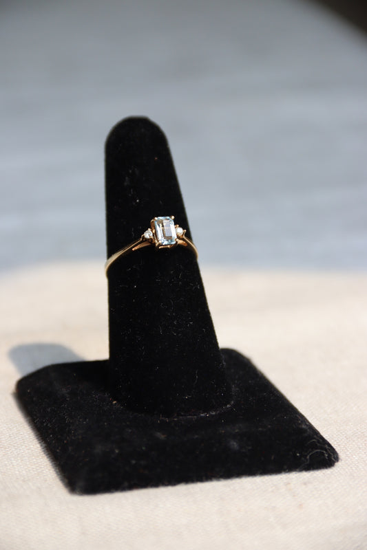 yellow gold aquamarine and diamond ring - 14k