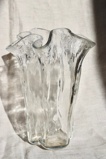 Vintage Muurla "Eva" ruffled handkerchief art glass vase from Finland