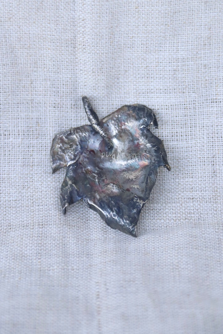 parish wager Sterling Silver maple leaf pendant with pearl