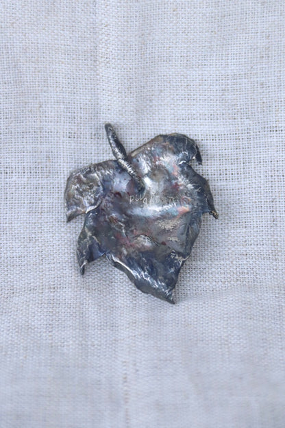 parish wager Sterling Silver maple leaf pendant with pearl