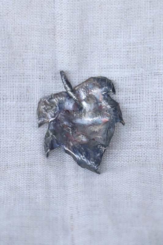 parish wager Sterling Silver maple leaf pendant with pearl