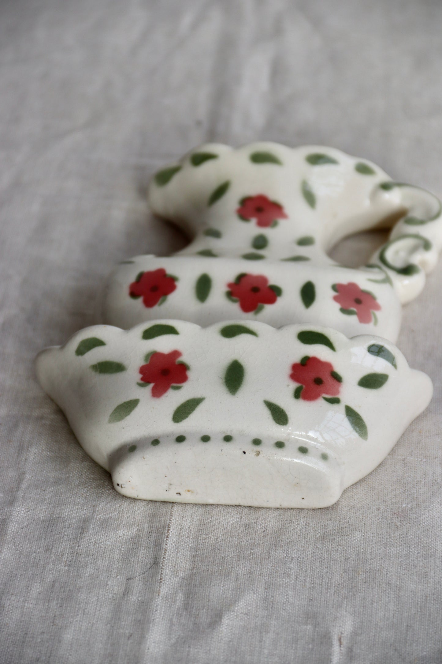 Vintage bowl and pitcher ceramic wall pocket