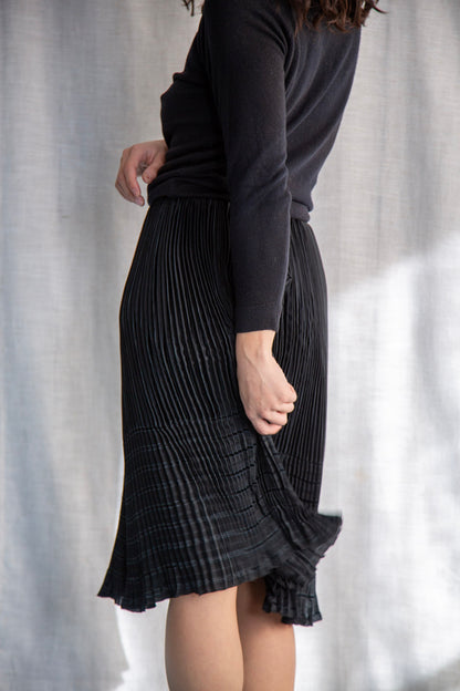Laura Biagiotti Black Silk Pleated Skirt