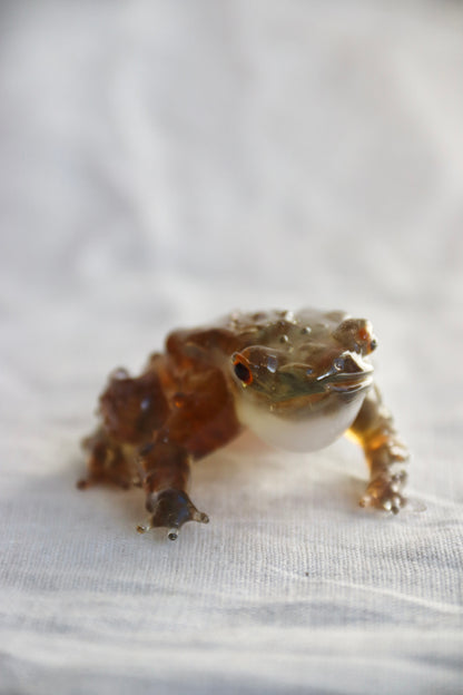 Glass frog figurine - as is
