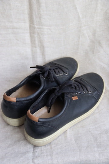 Ecco Black Leather Sneakers - 39