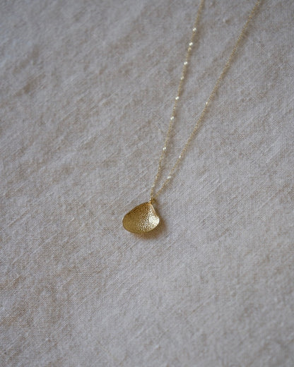 14K Clam Shell Pendant Necklace