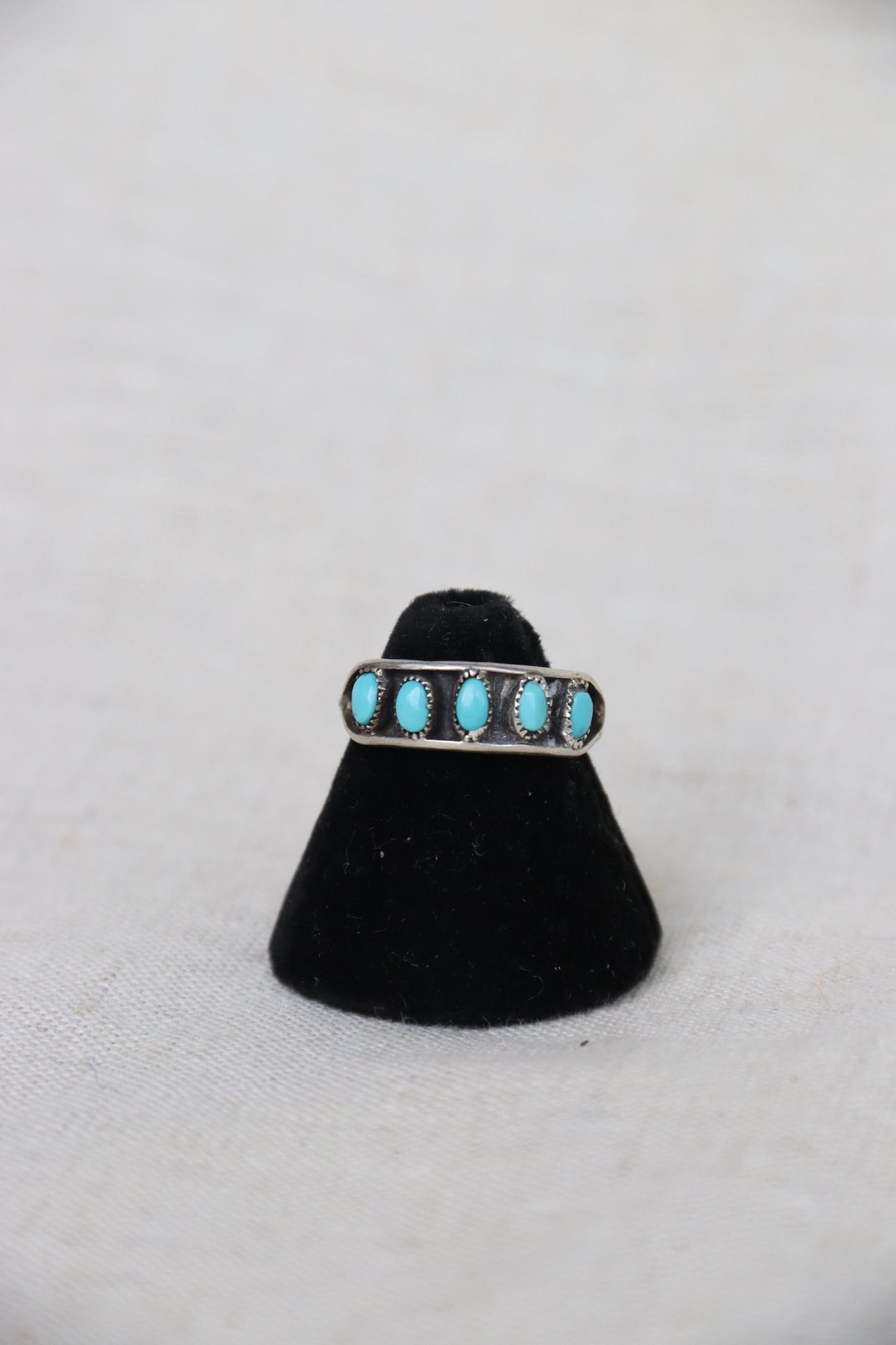 Sterling Silver single row turquoise ring