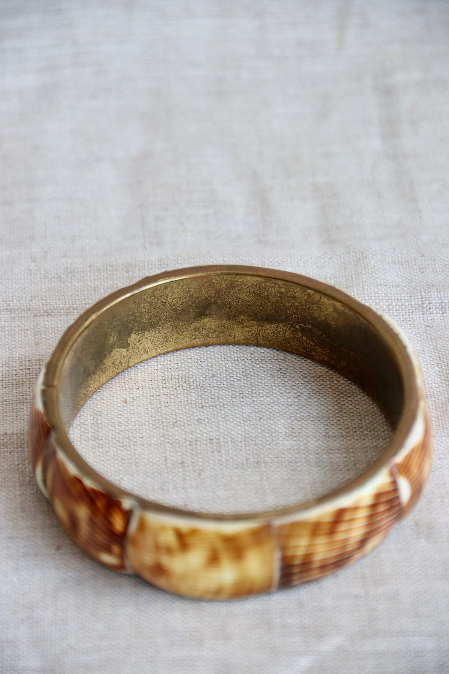 Vintage Shell Bangle Bracelet