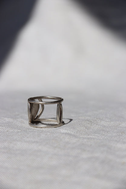 Manuela Stalman Silver Geometric Circle Ring