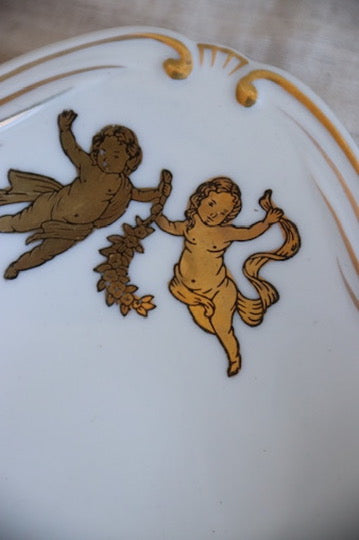 Set of 2 White Porcelain Shell Dishes with Cherubs and Gilding