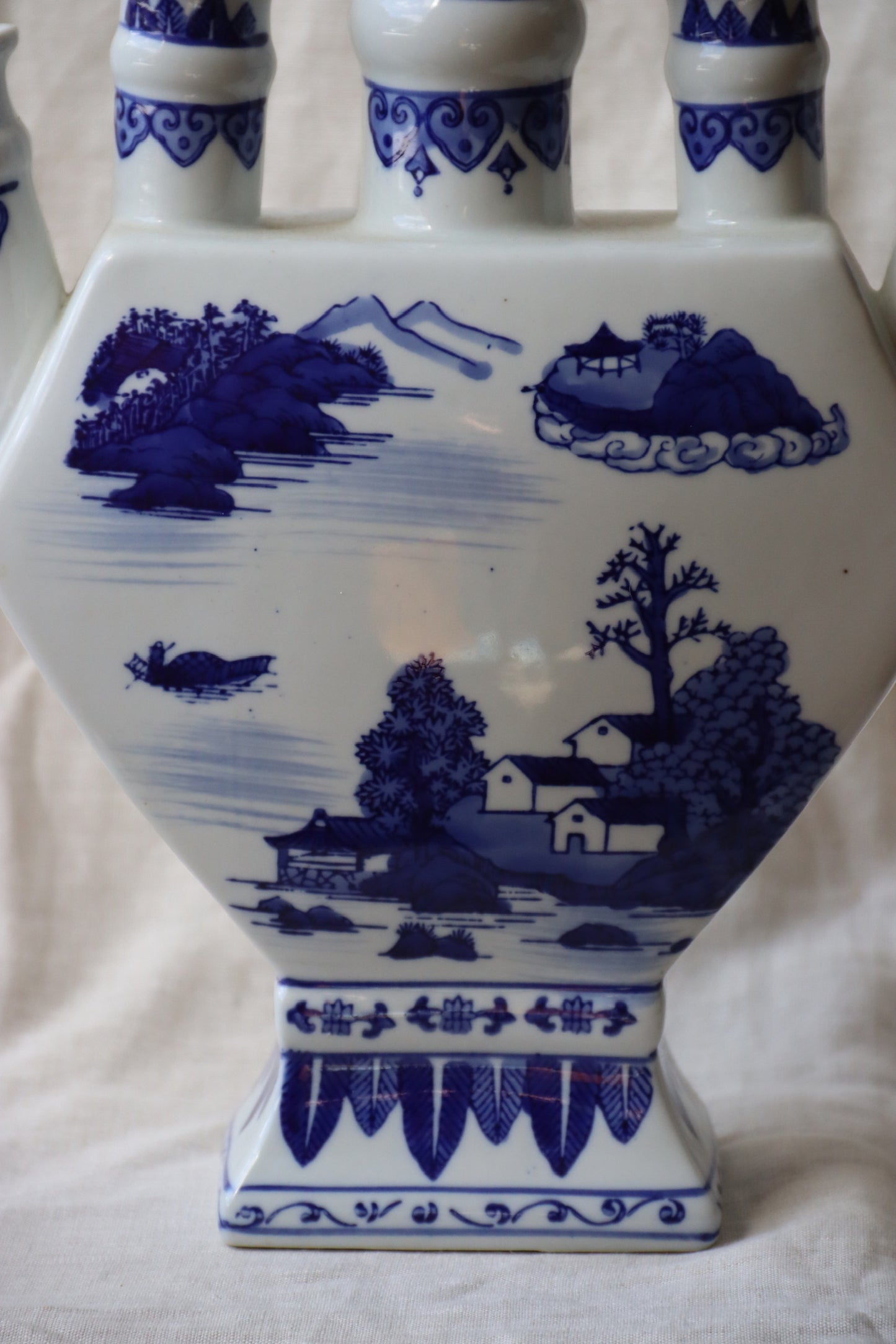 vintage Chinoiserie blue and white five-finger tulip vase