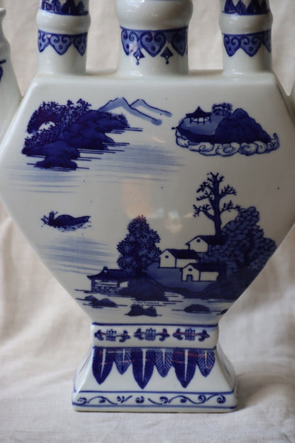 vintage Chinoiserie blue and white five-finger tulip vase