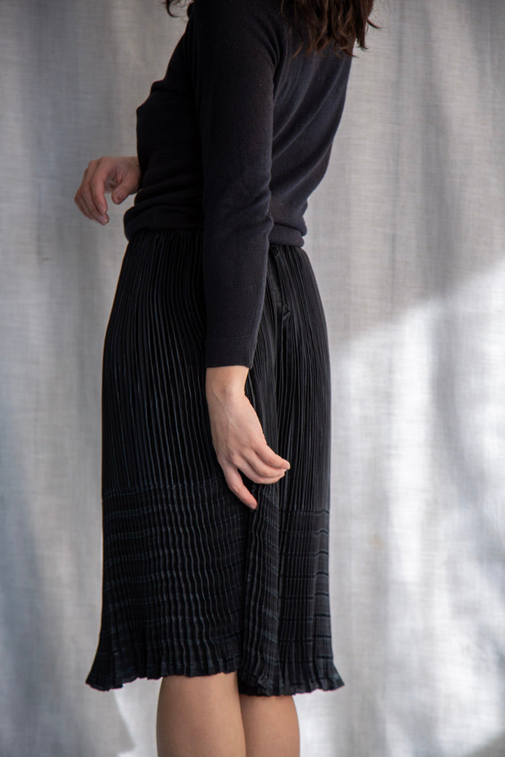 Laura Biagiotti Black Silk Pleated Skirt