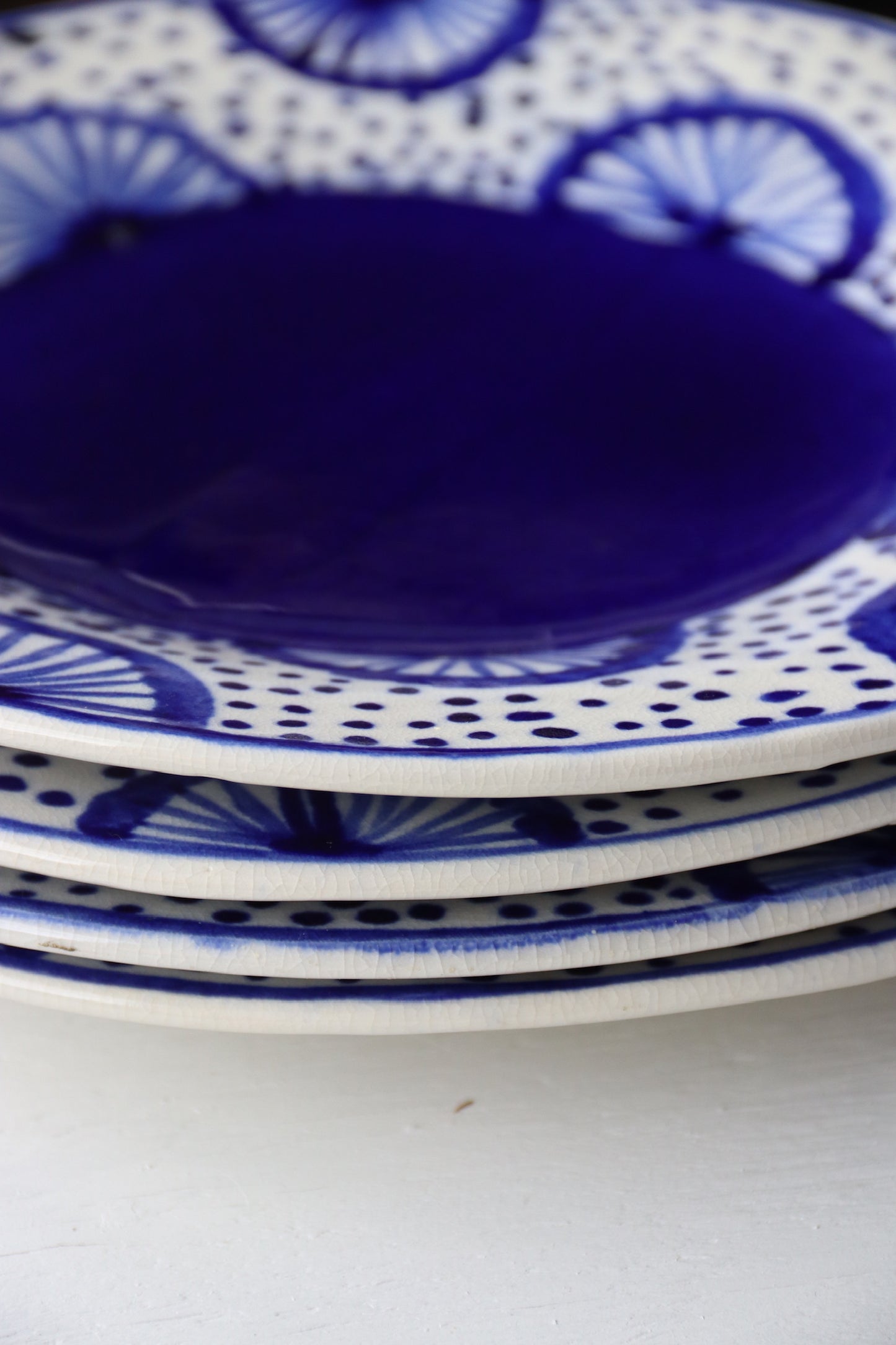 Set of 4 Lyn Evans Dinner Plates