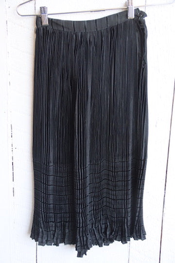 Laura Biagiotti Black Silk Pleated Skirt