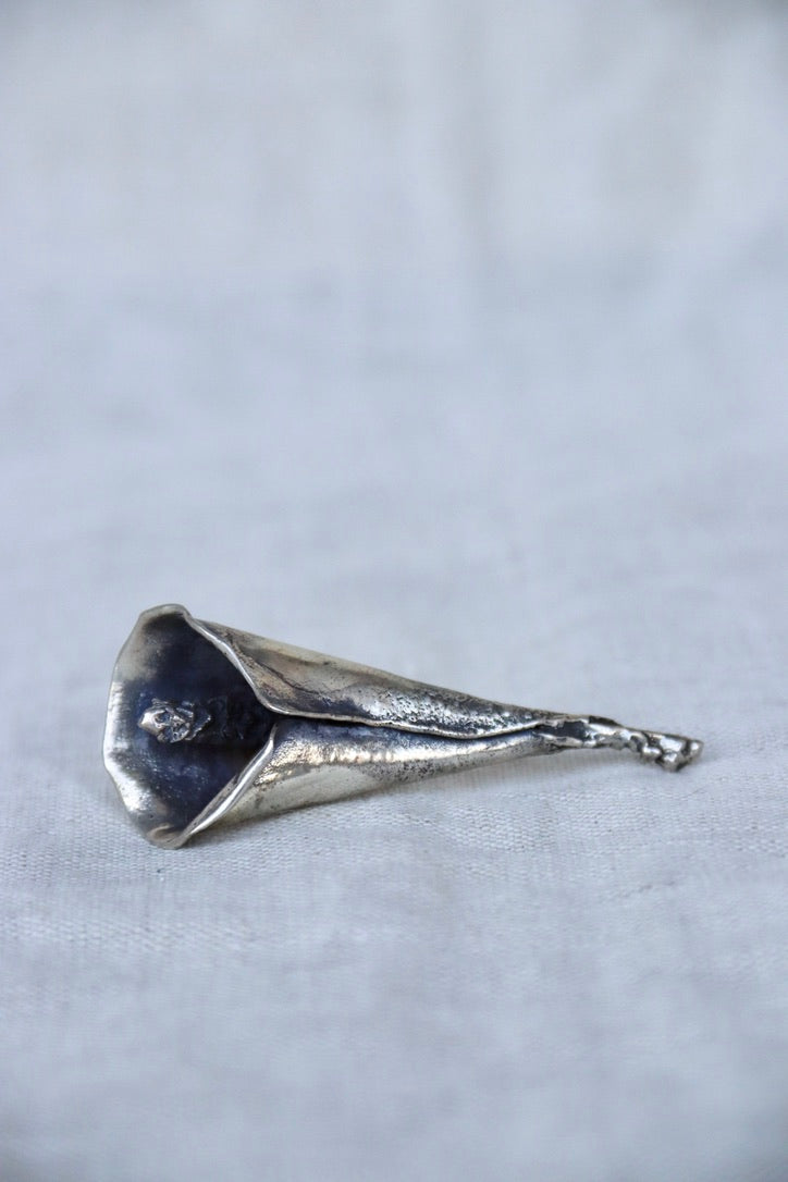 parish wager Sterling Silver cala lily pin