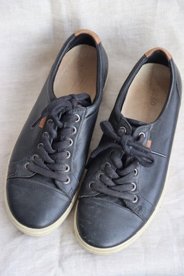 Ecco Black Leather Sneakers - 39