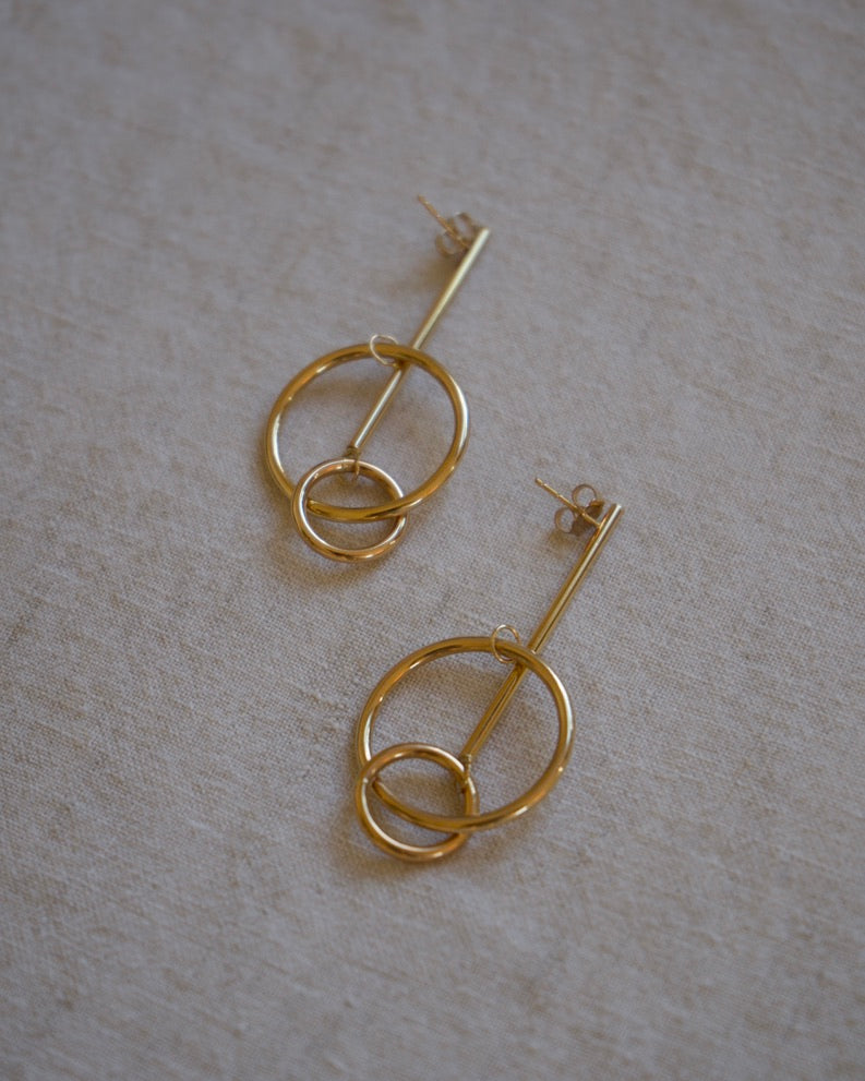 10K Interlocking Circle and Bar Earrings Earrings